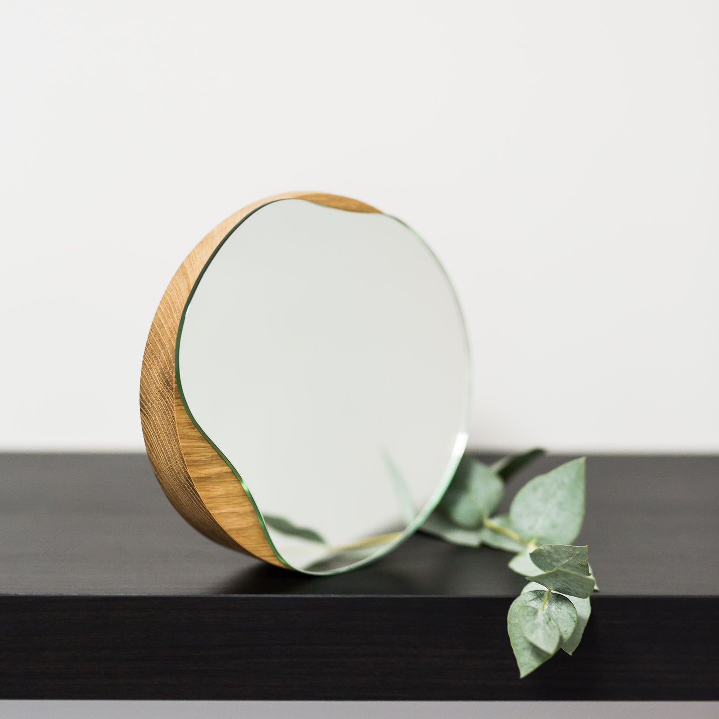 Cosmetic round mirror